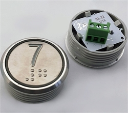 Кнопка приказа. Cимвол: 7-й этаж; код Брайля: имеется; материалы: нержавеющая сталь, алюминий, пластик; подсветка: красная; установочное место: 32 мм.