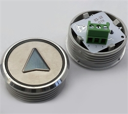 Кнопка вызова. Cимвол: вызов лифта (вверх,вниз); код Брайля: отсутствует; материалы: нержавеющая сталь, алюминий, пластик; подсветка: красная; установочное место: 32 мм.