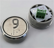 Кнопка приказа. Cимвол: 9-й этаж; код Брайля: имеется; материалы: нержавеющая сталь, алюминий, пластик; подсветка: красная; установочное место: 32 мм.