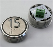 Кнопка приказа. Cимвол: 15-й этаж; код Брайля: имеется; материалы: нержавеющая сталь, алюминий, пластик; подсветка: красная; установочное место: 32 мм.