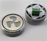 Кнопка приказа. Cимвол: вентилятор; код Брайля: отсутствует; материалы: нержавеющая сталь, алюминий, пластик; подсветка: красная; установочное место: 32 мм.