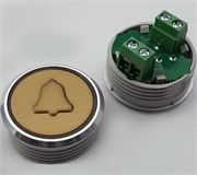 Кнопка приказа с двумя группами контактов. Cимвол: вызов диспетчера; код Брайля: отсутствует; материалы: нержавеющая сталь, алюминий, пластик; подсветка: нет; установочное место: 32 мм.