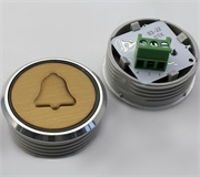 Кнопка приказа. Cимвол: вызов диспетчера; код Брайля: отсутствует; материалы: нержавеющая сталь, алюминий, пластик; подсветка: нет; установочное место: 32 мм.